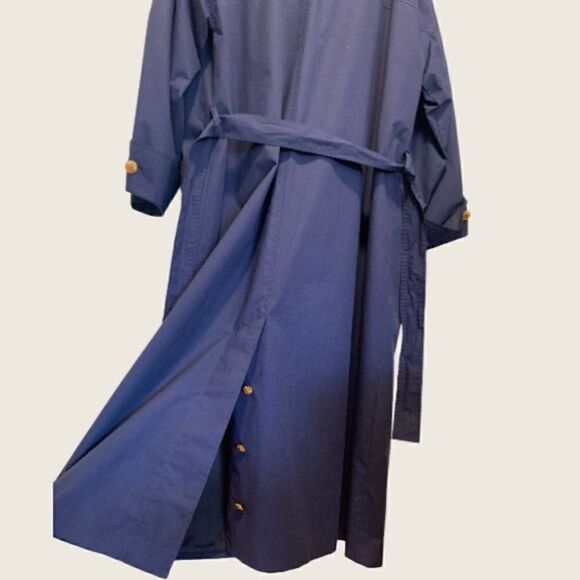 Vintage CHANEL Navy belted trench coat circa 1980 - Picture 14 of 15